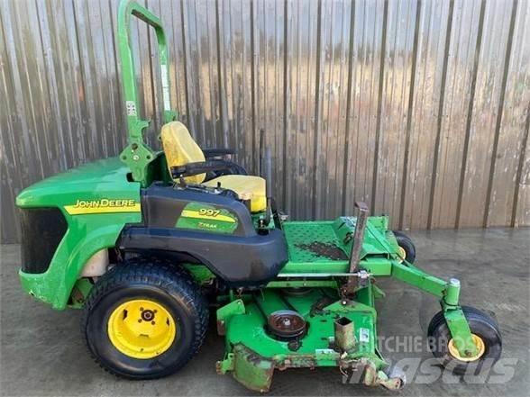 John Deere 997 Sıfır dönüşlü çim biçme makineleri