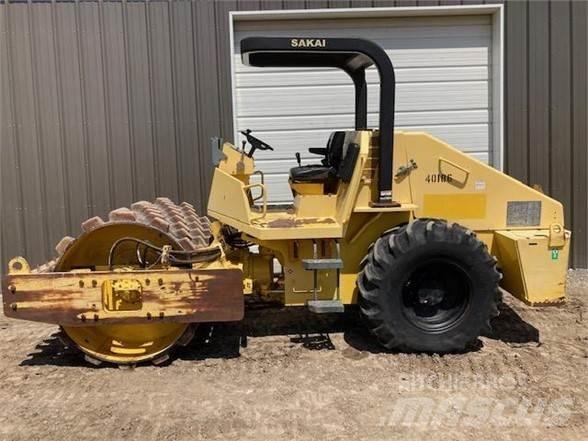 Sakai SV410 Tek tamburlu silindirler