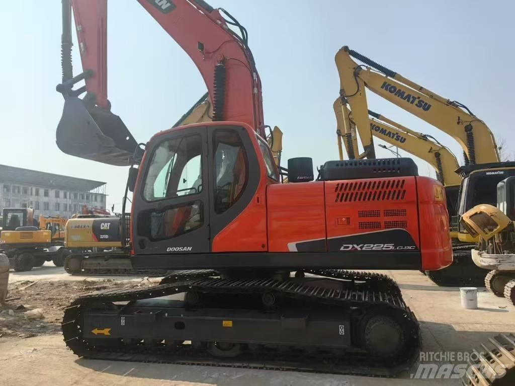 Doosan DX 225 LC Paletli ekskavatörler