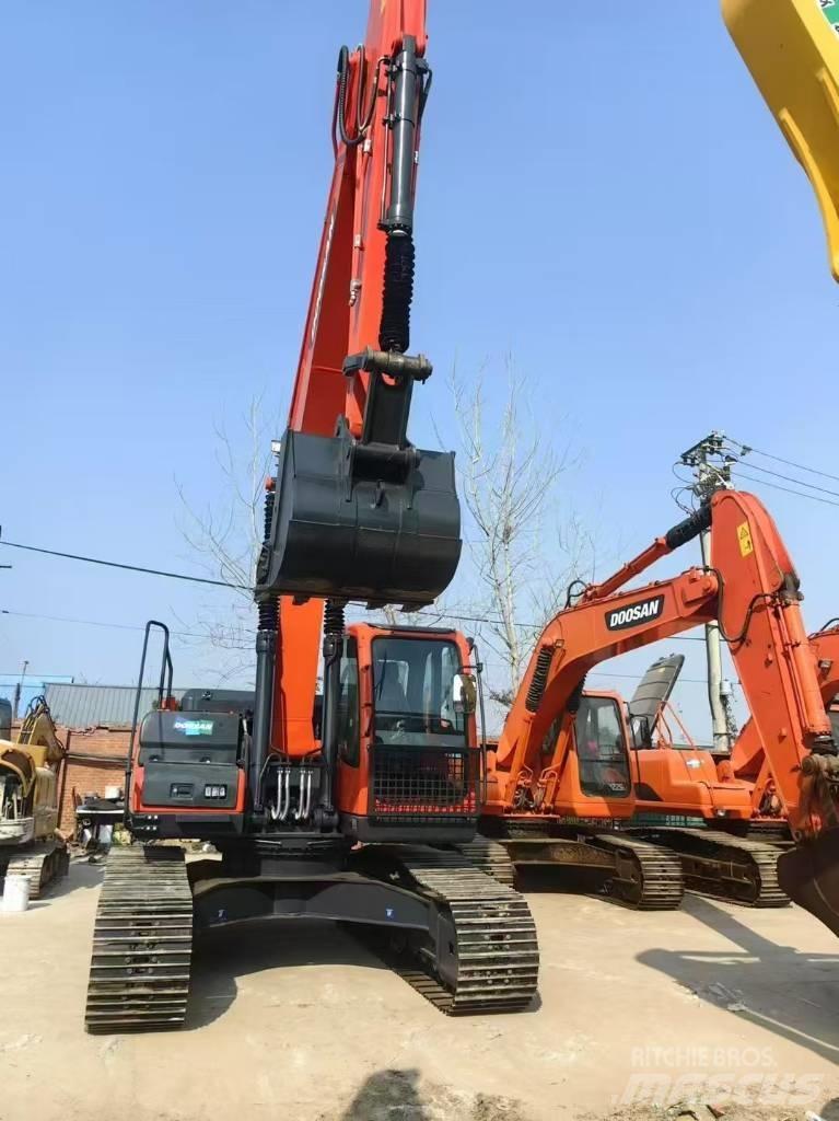 Doosan DX 225 LC Paletli ekskavatörler
