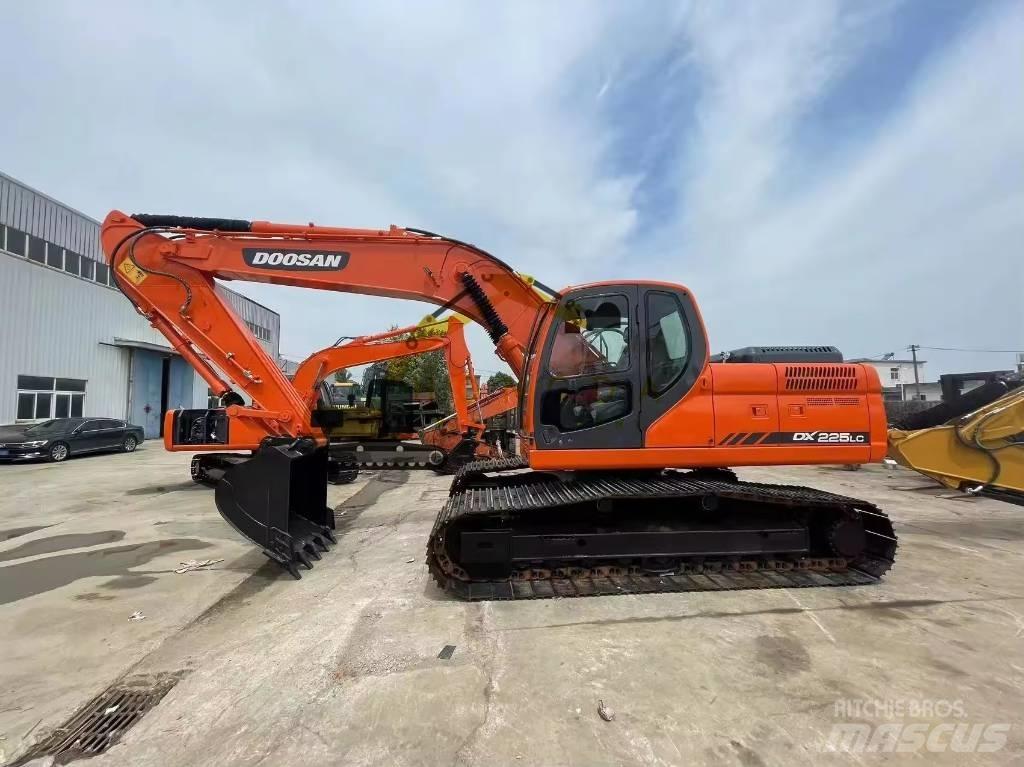 Doosan DX 225 LC Paletli ekskavatörler