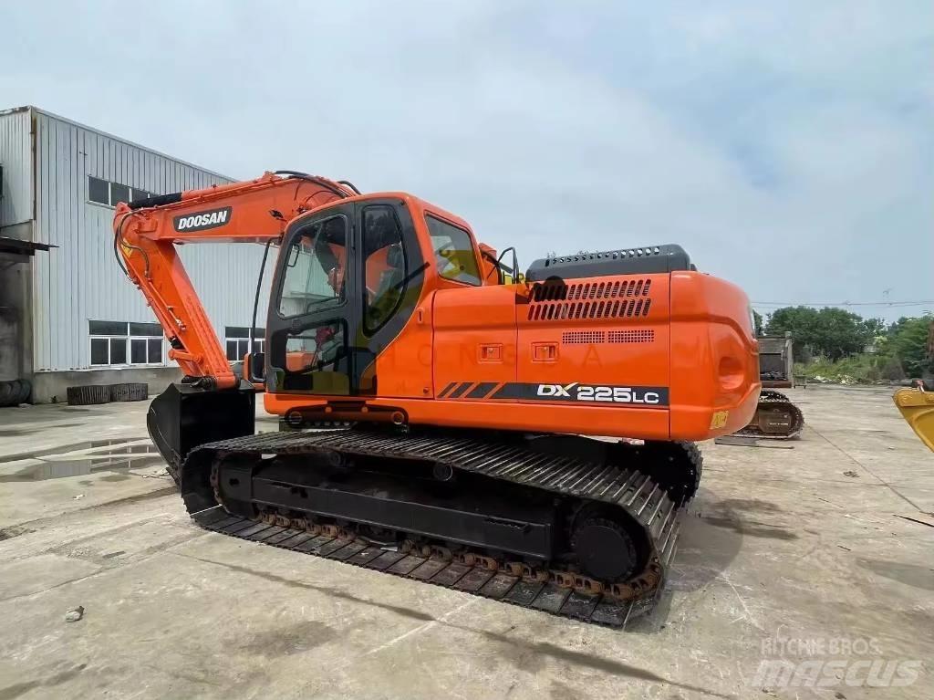 Doosan DX 225 LC Paletli ekskavatörler