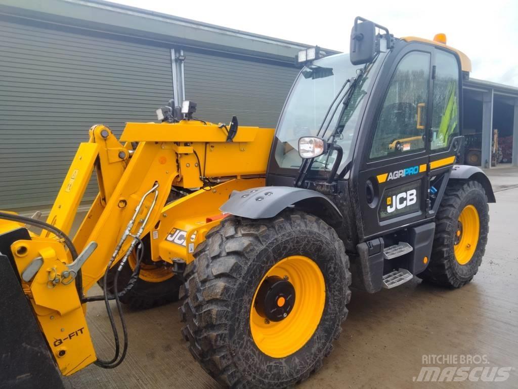 JCB 542-70 Tarimsal teleskopik yükleyiciler