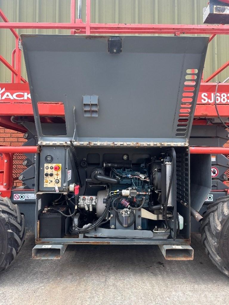 SkyJack SJ 6832 RT Makasli platformlar