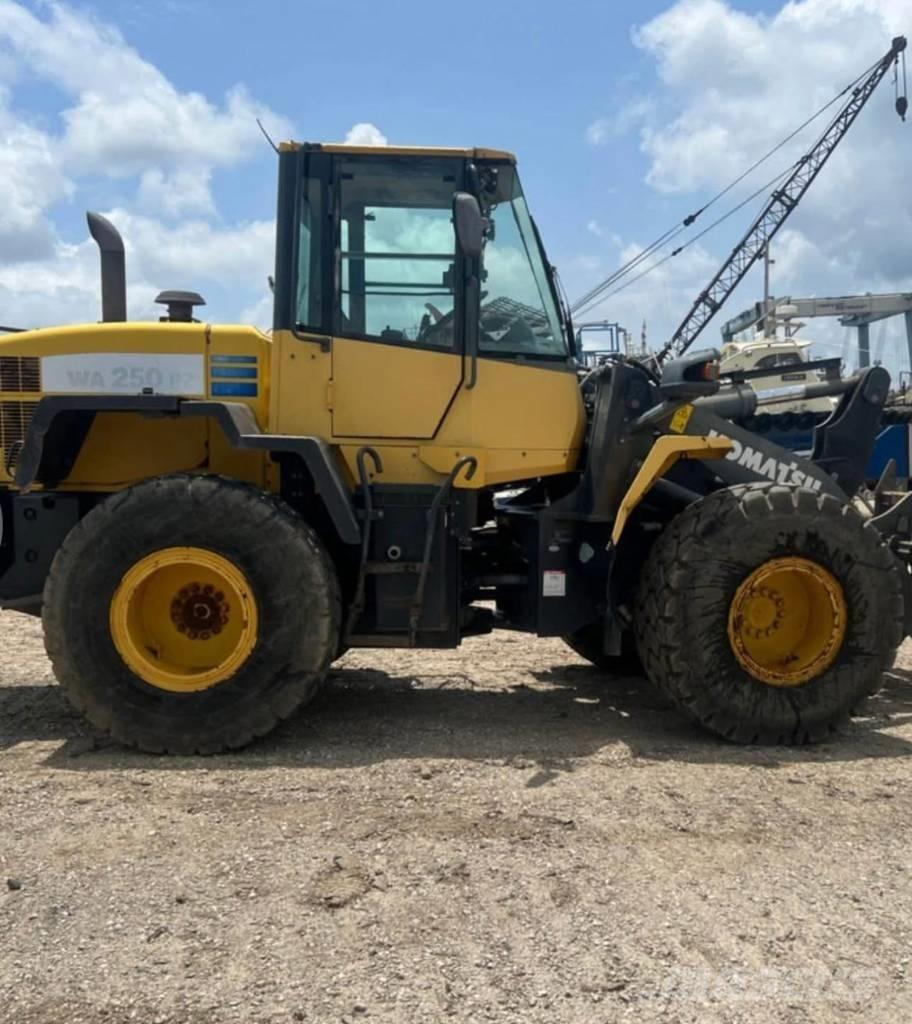 Komatsu WA 250 PZ-6 Tekerlekli yükleyiciler