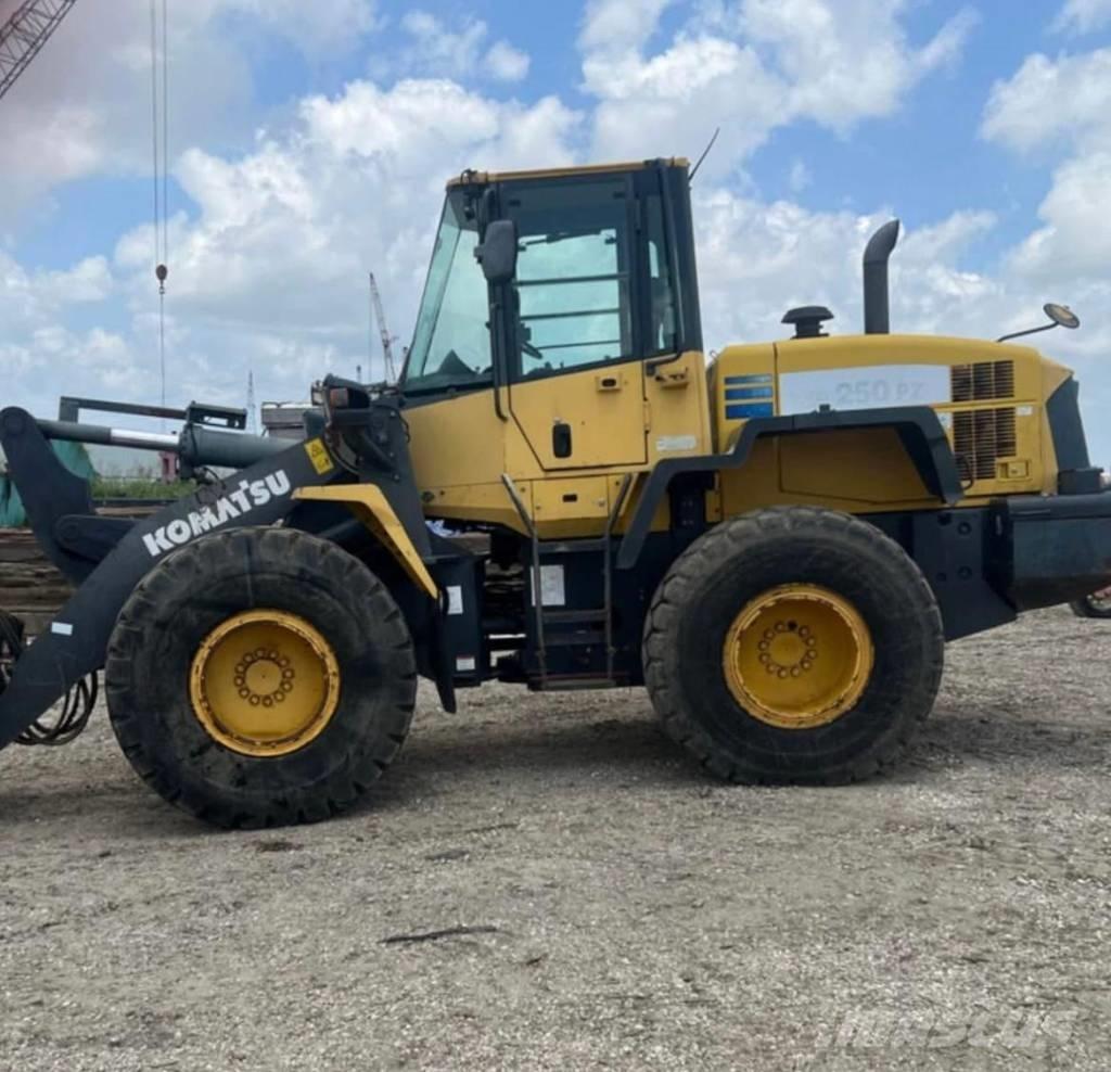 Komatsu WA 250 PZ-6 Tekerlekli yükleyiciler