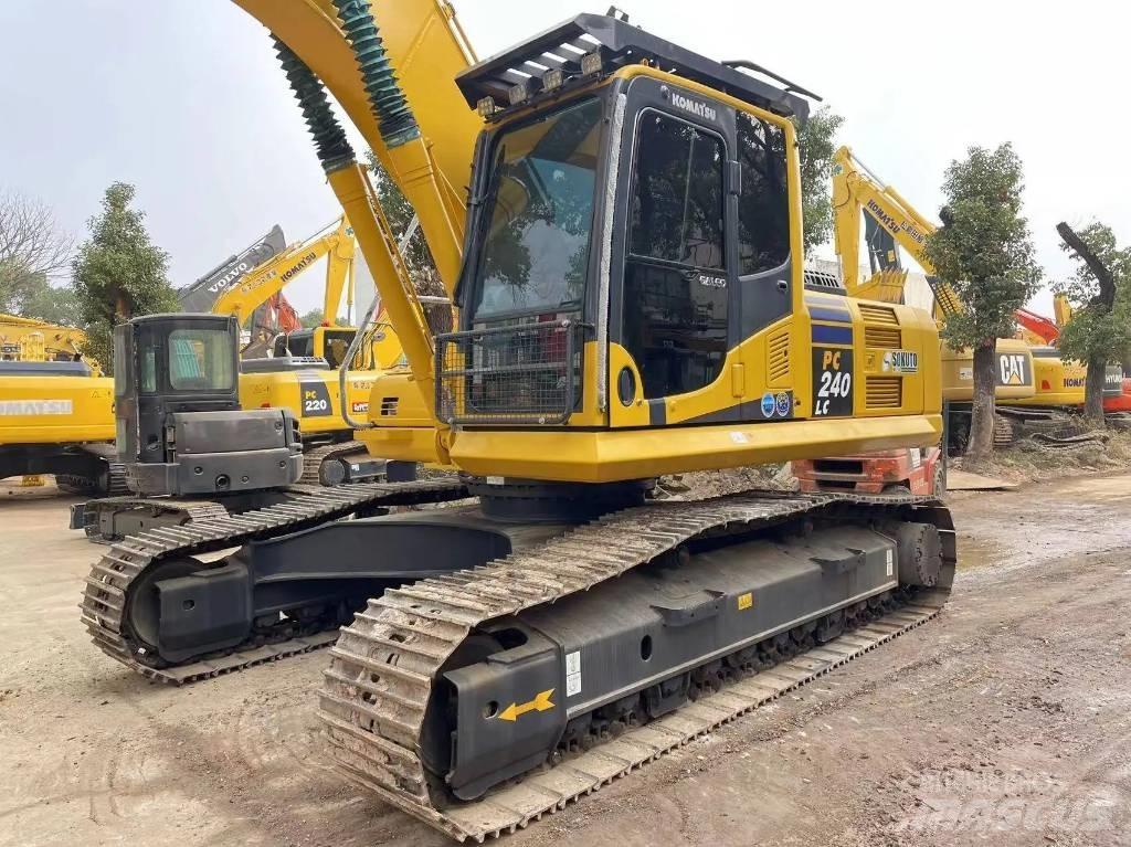 Komatsu PC240-8 Paletli ekskavatörler