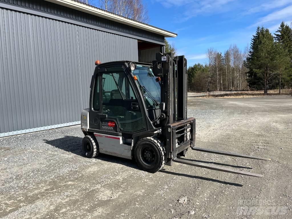Nissan UD02A25P0 LPG'li forkliftler