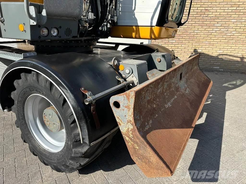Liebherr A914 Lastik tekerli ekskavatörler