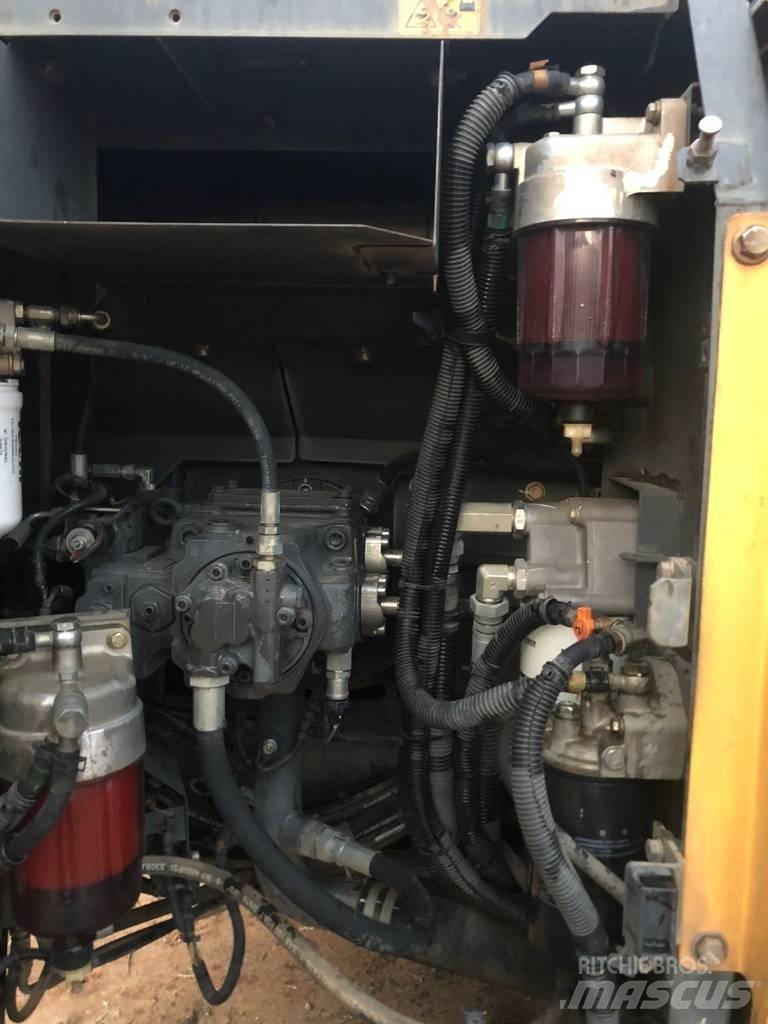 New Holland E 145 Paletli ekskavatörler