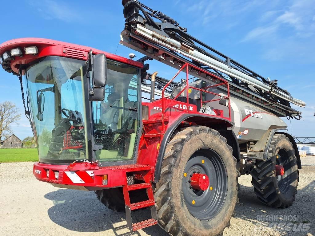 Horsch Leeb PT 230 Kendinden tahrikli pülverizatörler