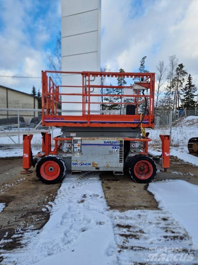 SkyJack SJ 6832 RT Makasli platformlar
