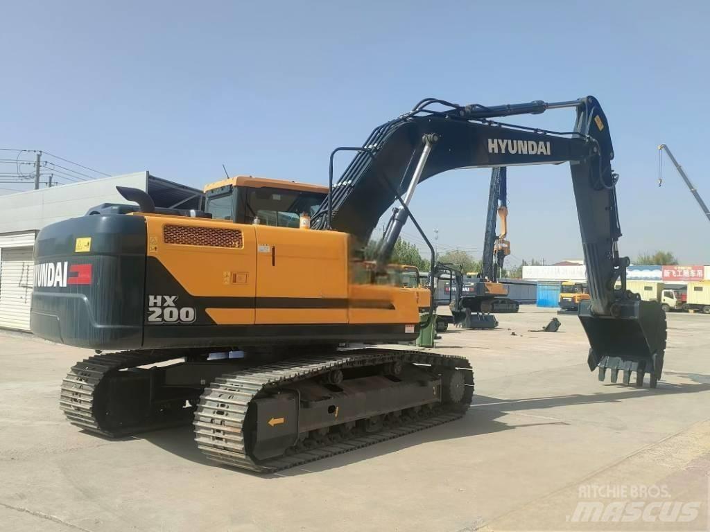 Hyundai HX 200 Paletli ekskavatörler