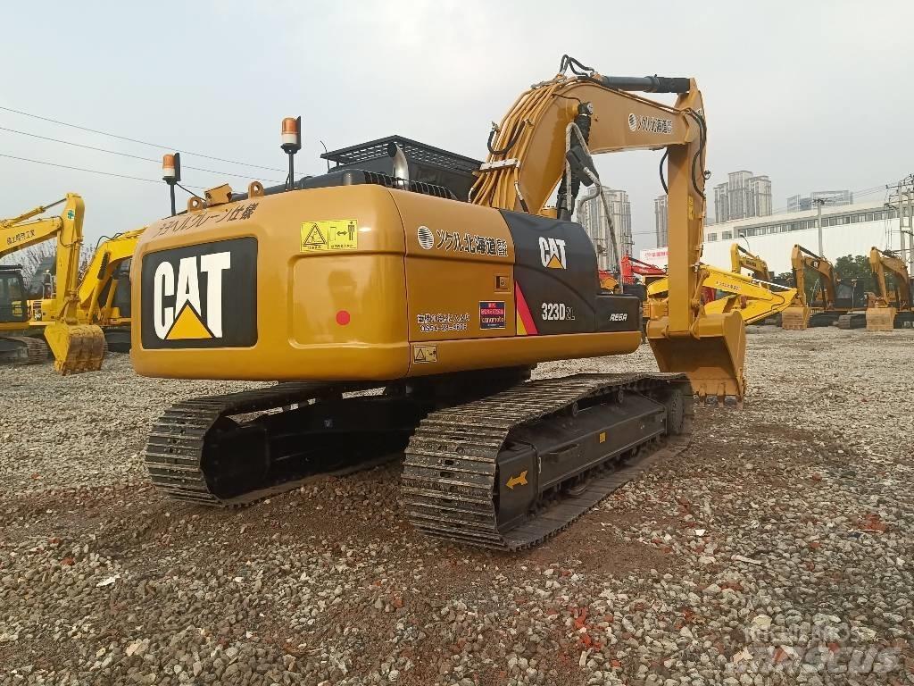 CAT 323 D Paletli ekskavatörler