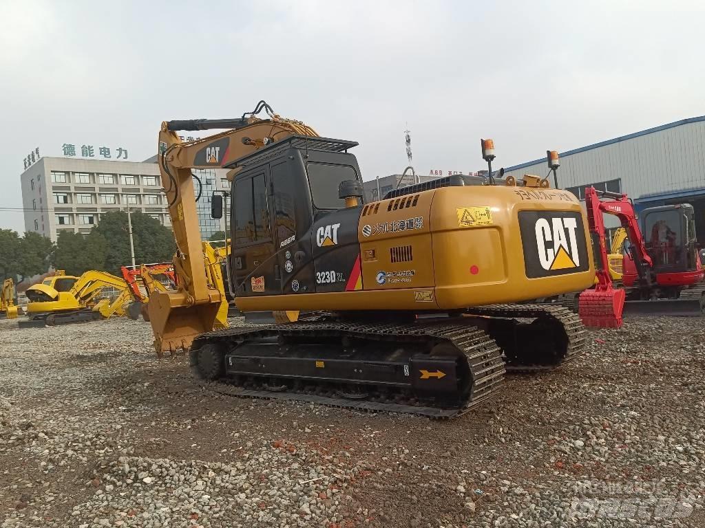 CAT 323 D Paletli ekskavatörler