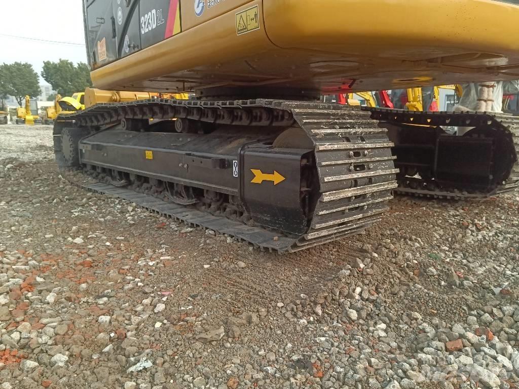 CAT 323 D Paletli ekskavatörler