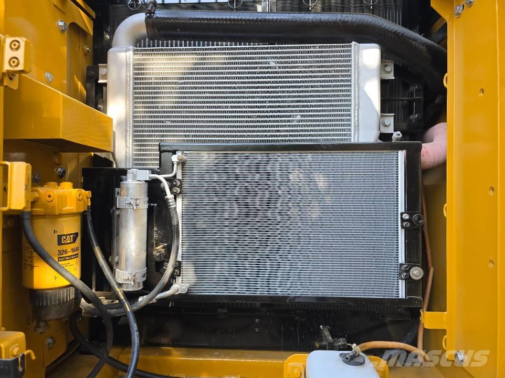 CAT 320D2 Paletli ekskavatörler