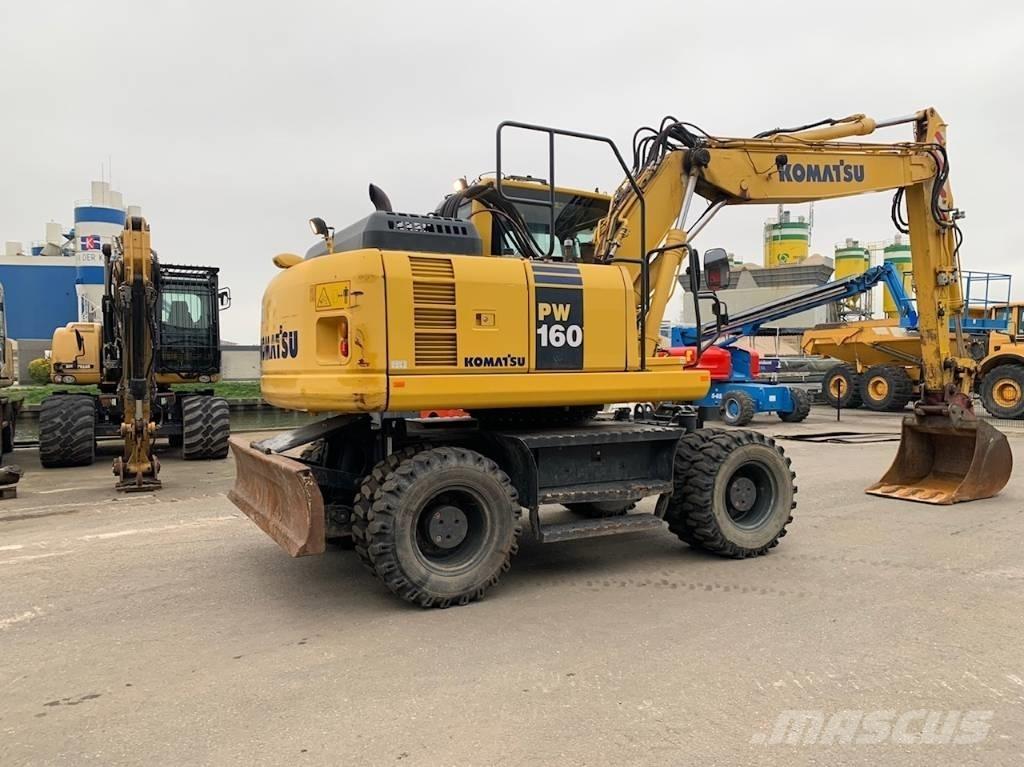 Komatsu PW160-8 Lastik tekerli ekskavatörler