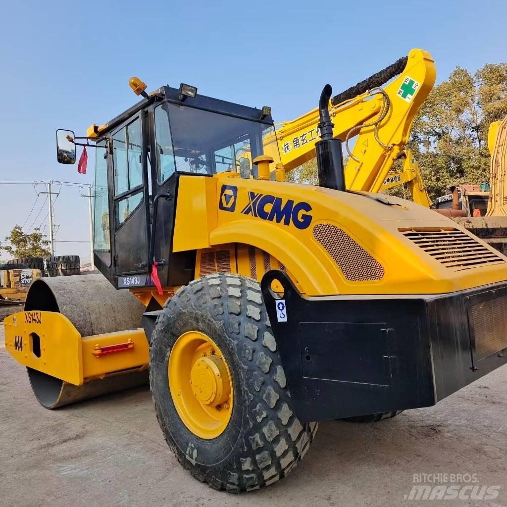 XCMG XS 142 J Tek tamburlu silindirler