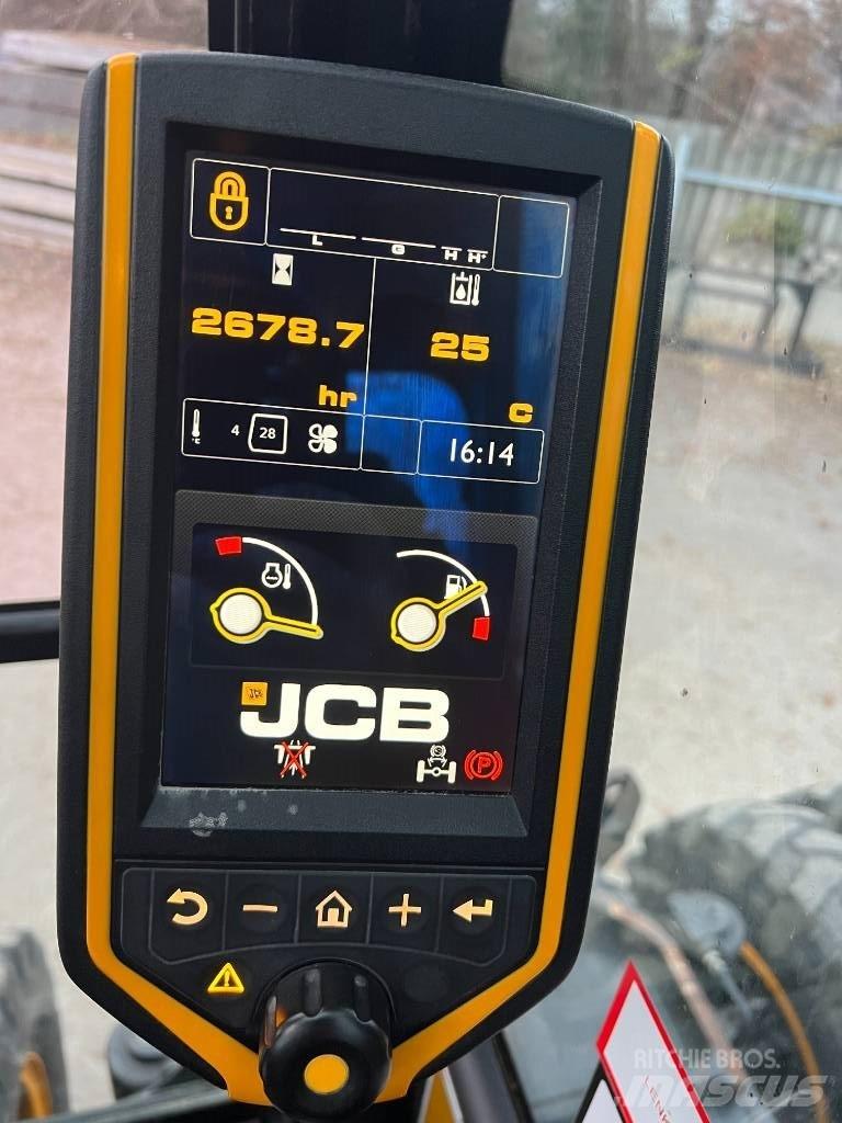JCB JS 145 W+ TT4i Lastik tekerli ekskavatörler