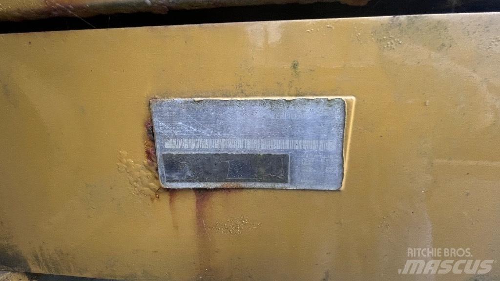 CAT 324 D L Paletli ekskavatörler