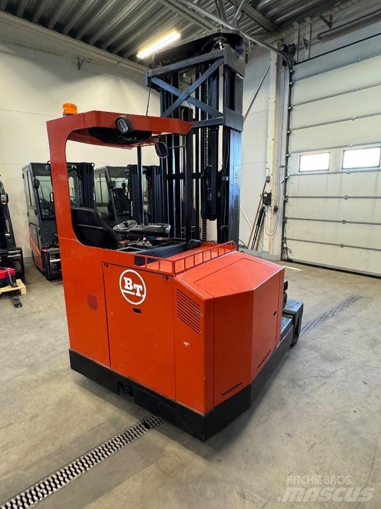 Toyota FRE270 4 yönlü reach truck