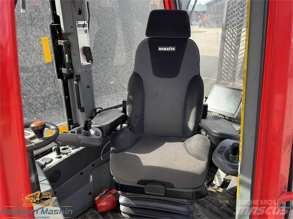 Komatsu 895 Tomruk yükleyici traktörler