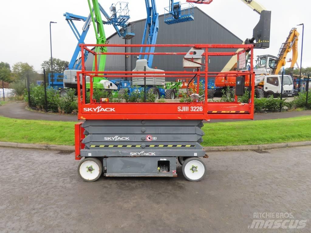 SkyJack SJ III 3226 Makasli platformlar