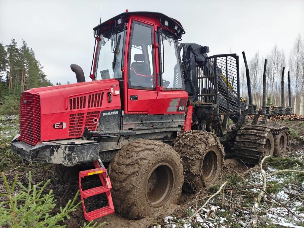 Komatsu 845 Tomruk yükleyici traktörler