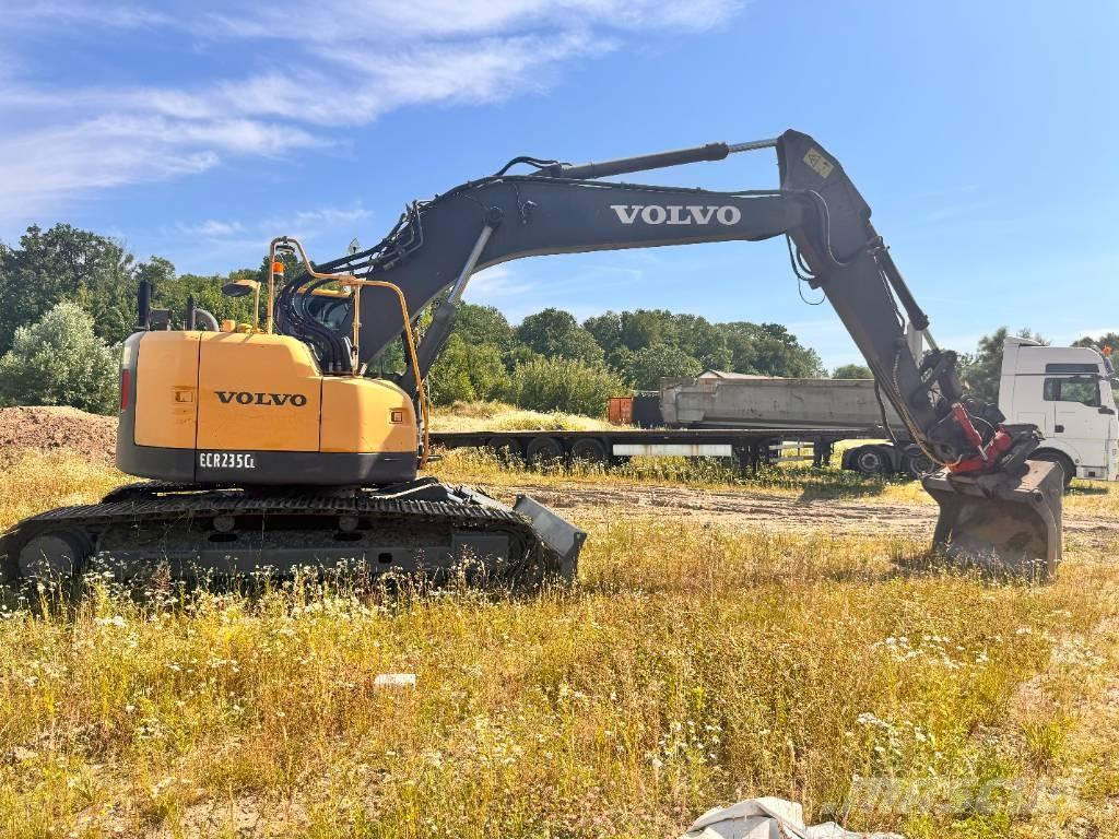 Volvo ECR 235 C L Paletli ekskavatörler