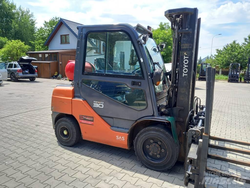 Toyota 8 FGF 30 LPG'li forkliftler