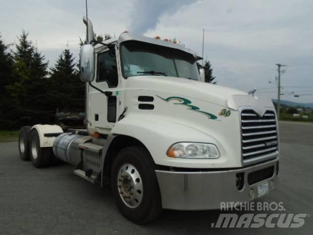 Mack CXU 613 Çekiciler