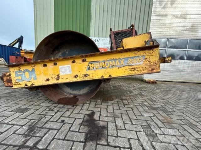 Vibromax 2000 Çekilir titreşimli silindirler