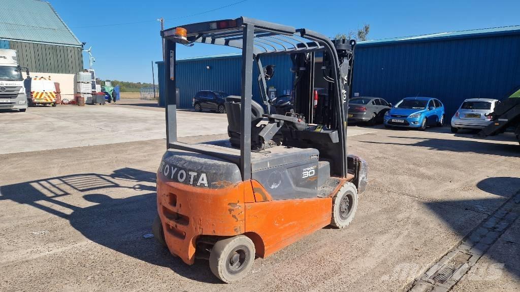 Toyota 8 FBMT 30 Elektrikli forkliftler