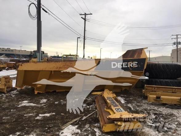 John Deere  Diger