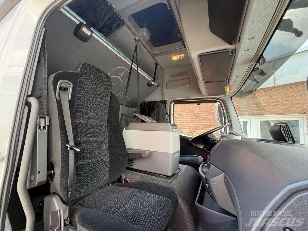 Mercedes-Benz 1530L Kayar tenteli kamyonlar