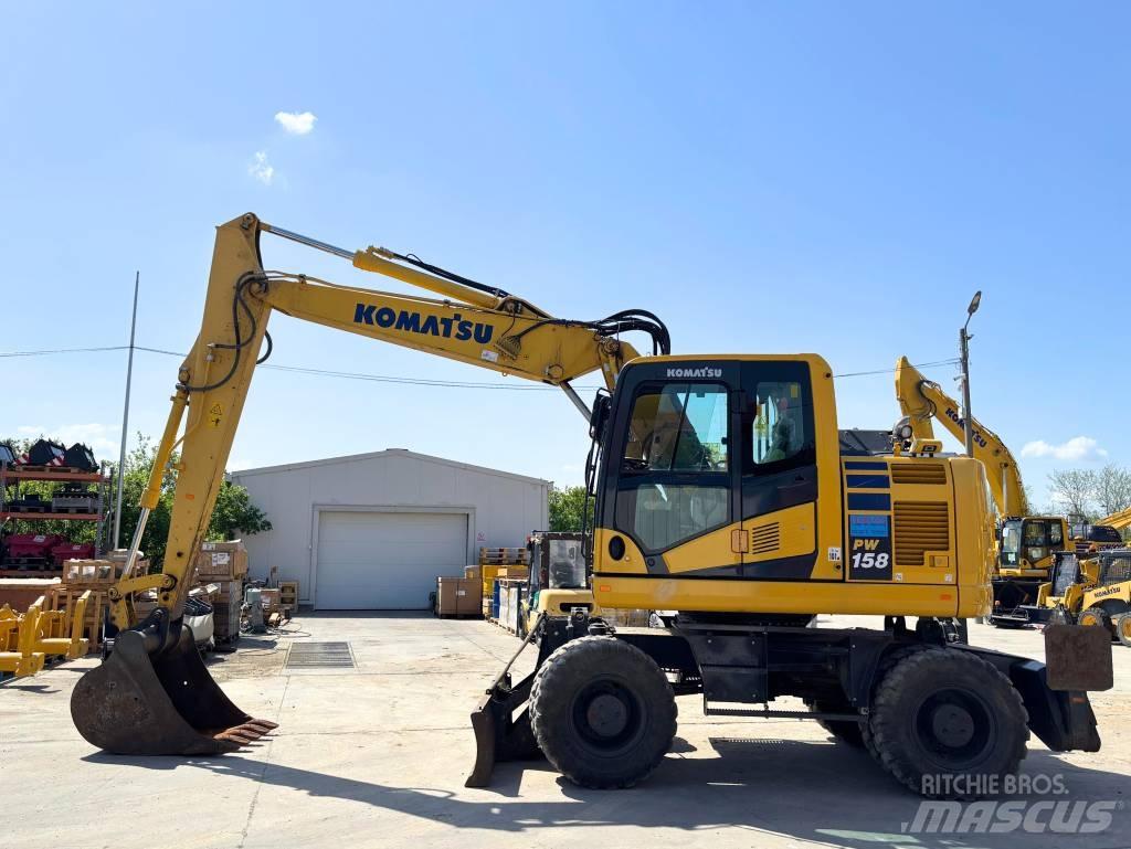 Komatsu PW 158-11 Lastik tekerli ekskavatörler