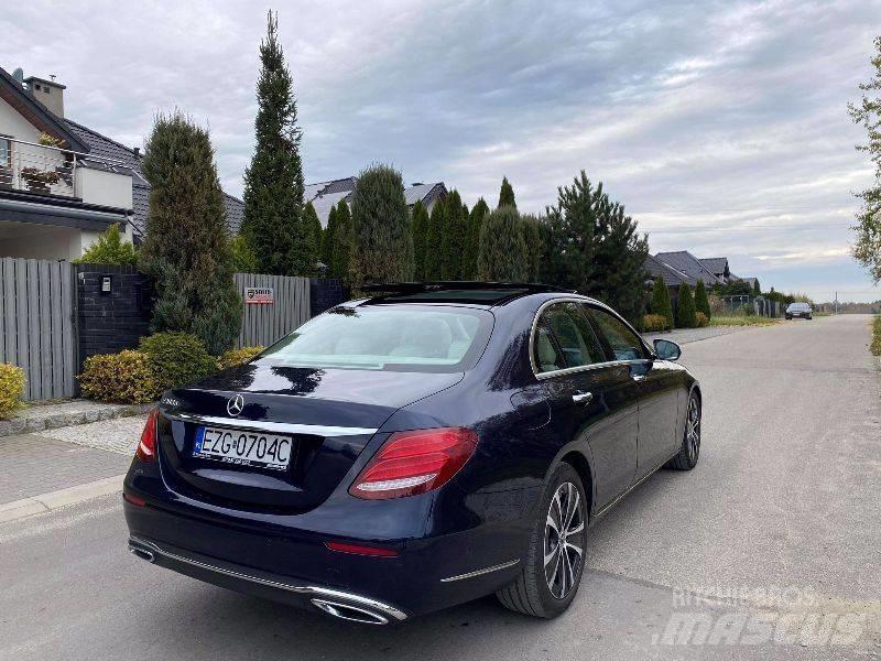 Mercedes-Benz E 300D Otomobiller