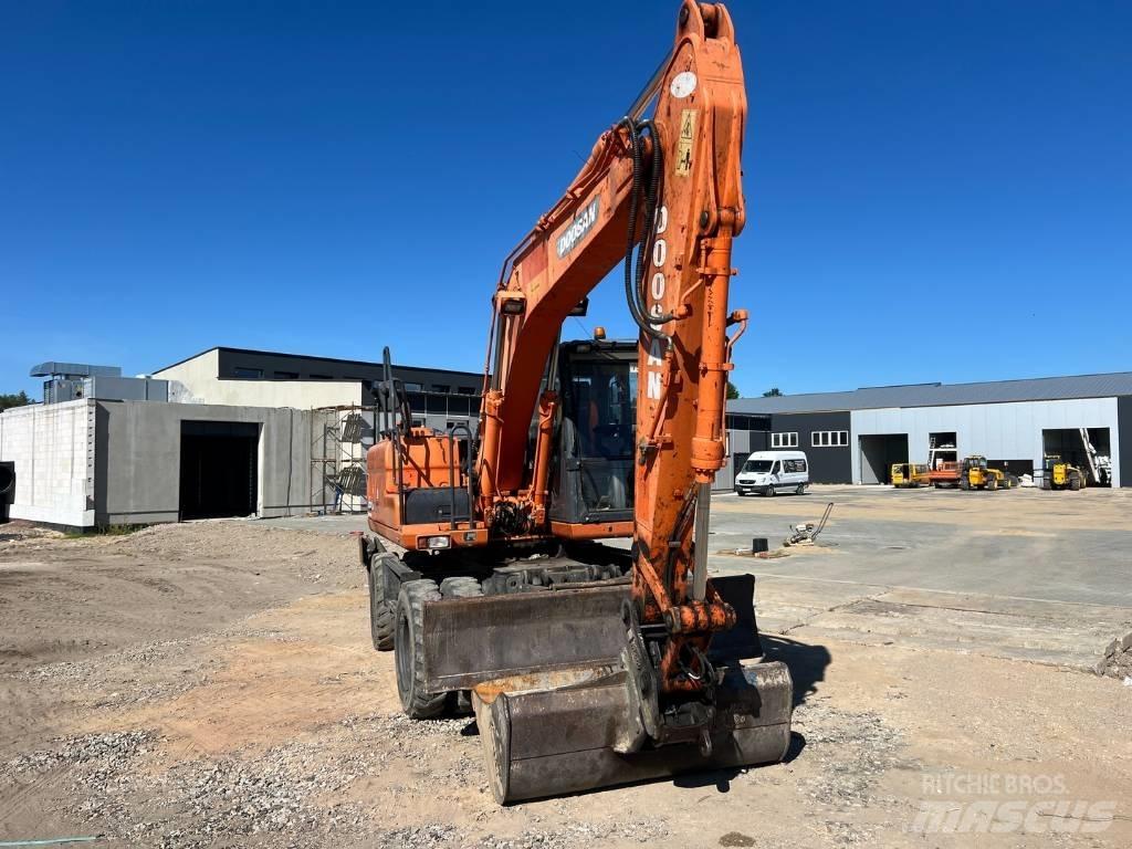 Doosan DX 140 W Lastik tekerli ekskavatörler
