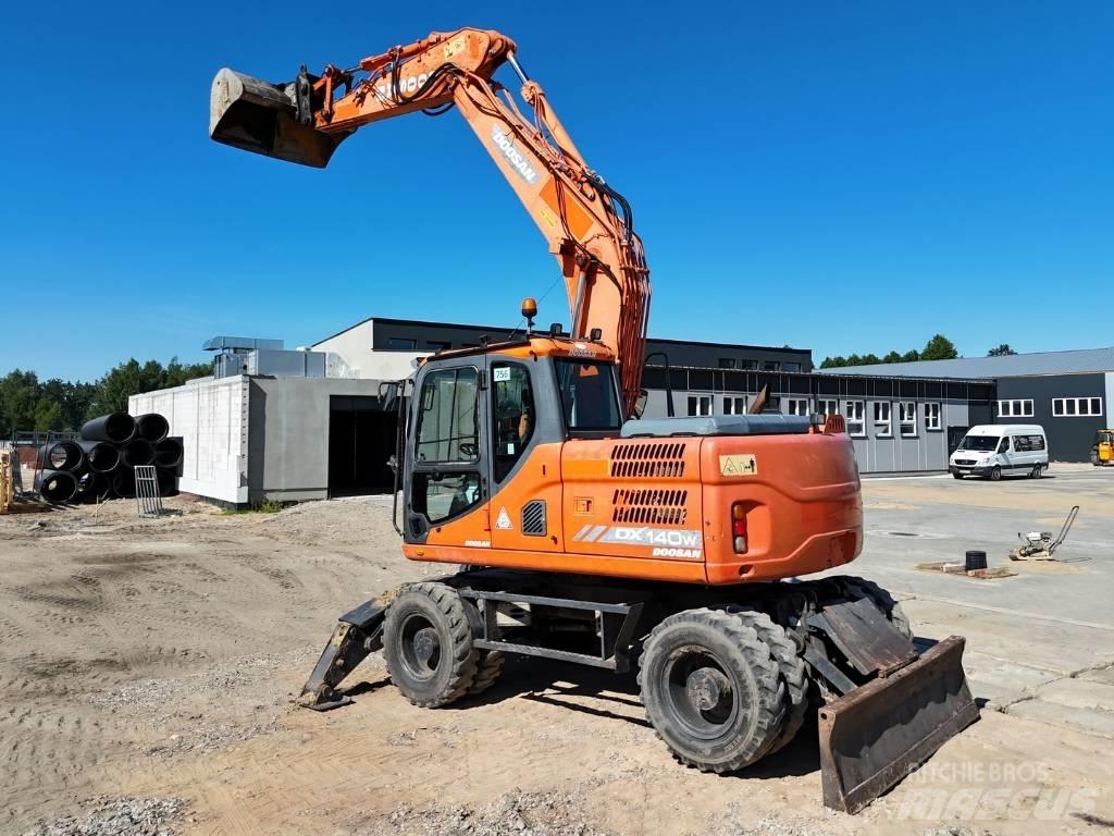 Doosan DX 140 W Lastik tekerli ekskavatörler