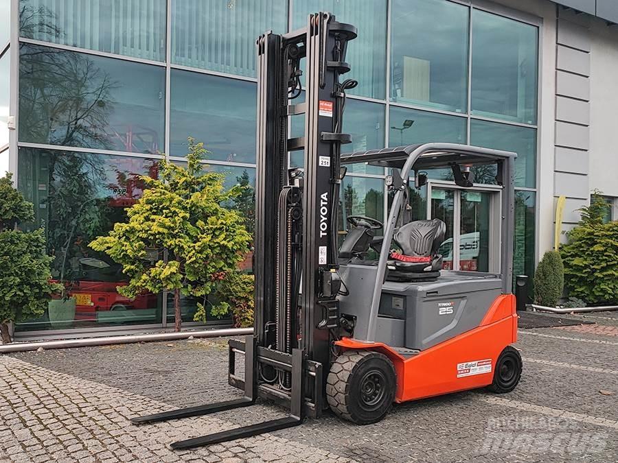 Toyota 8FBMT25 Elektrikli forkliftler