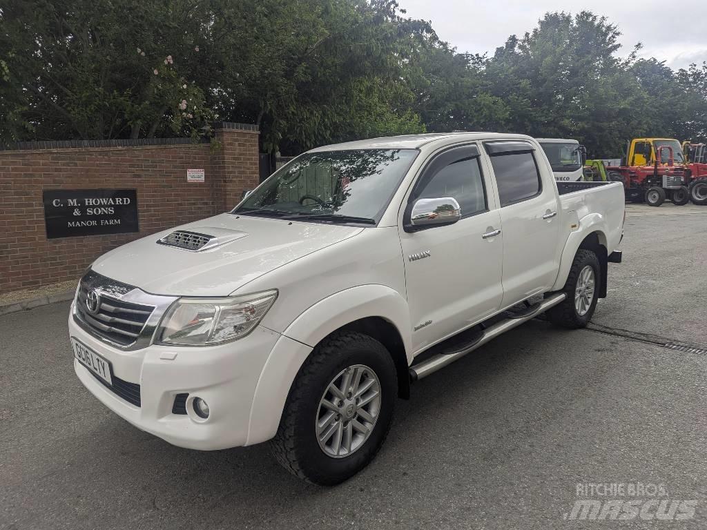 Toyota Hilux Pikaplar