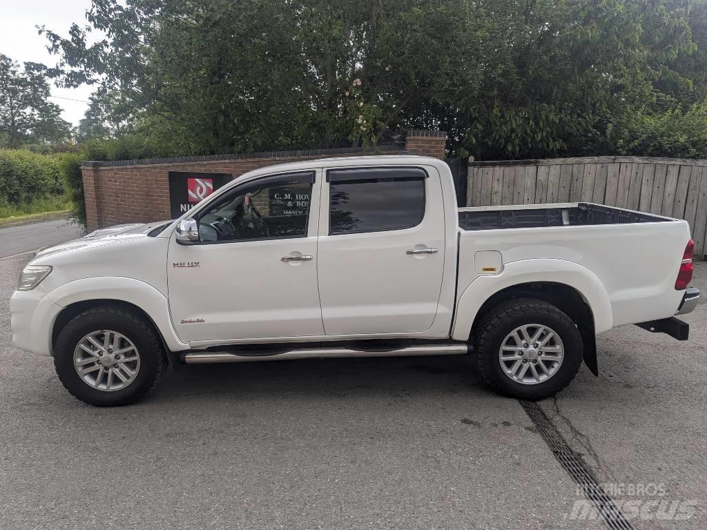 Toyota Hilux Pikaplar