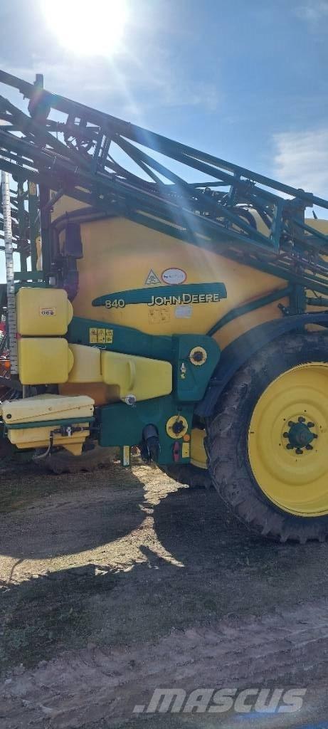 John Deere 840 Çekilir pülverizatörler