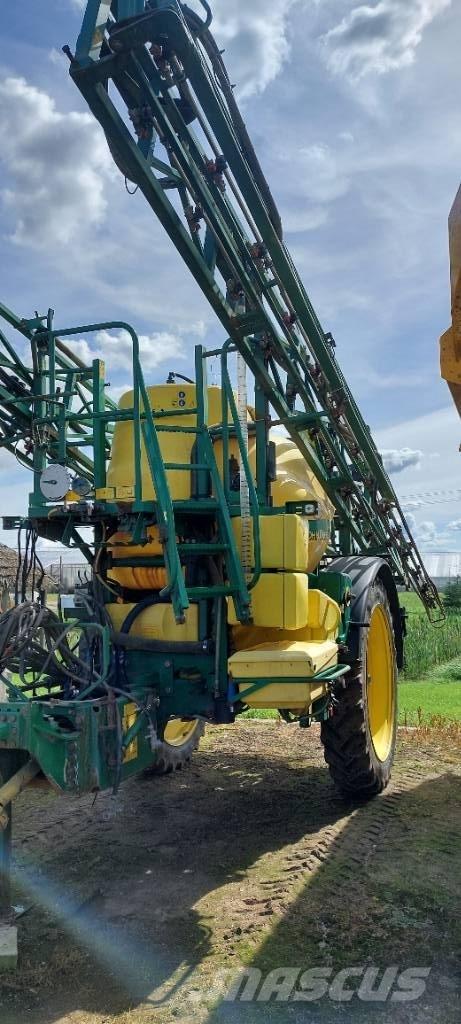 John Deere 840 Çekilir pülverizatörler