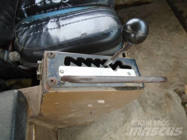 CAT D 250 D Belden kirma kaya kamyonu