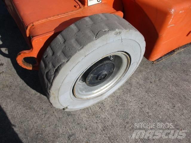 JLG E400 AJP (817) Kompakt kendinden tahrikli personel platformları