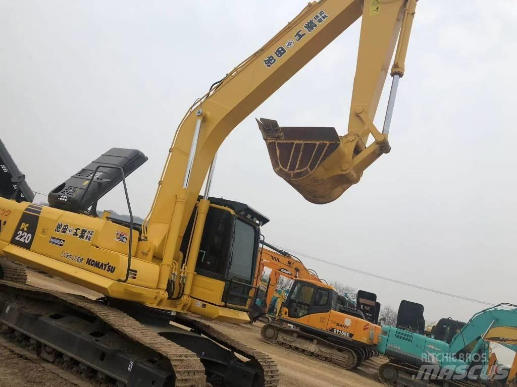 Komatsu 220-8 Paletli ekskavatörler