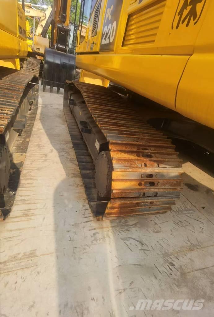 Komatsu PC 220-8 Paletli ekskavatörler