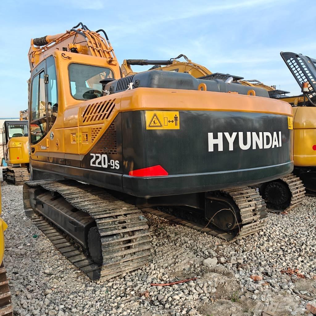 Hyundai R220-9S Paletli ekskavatörler